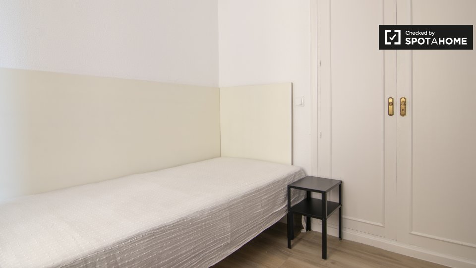 Double room Madrid, 7 beds, 200m² — photo 2