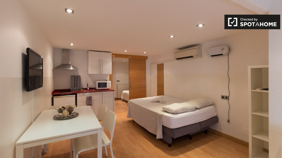Apartment Barcelona, 1 bed, 47m² — photo 1