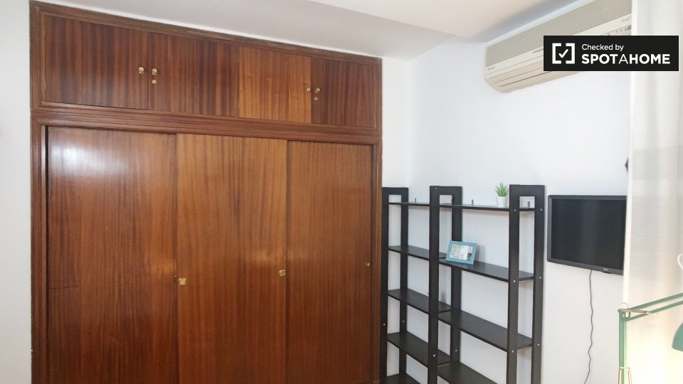 Double room Madrid, 5 beds, 133m² — photo 5