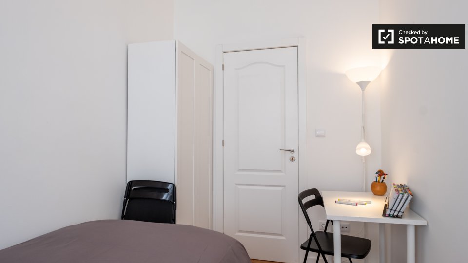 Double room Lisbon, 3 beds, 150m² — photo 1