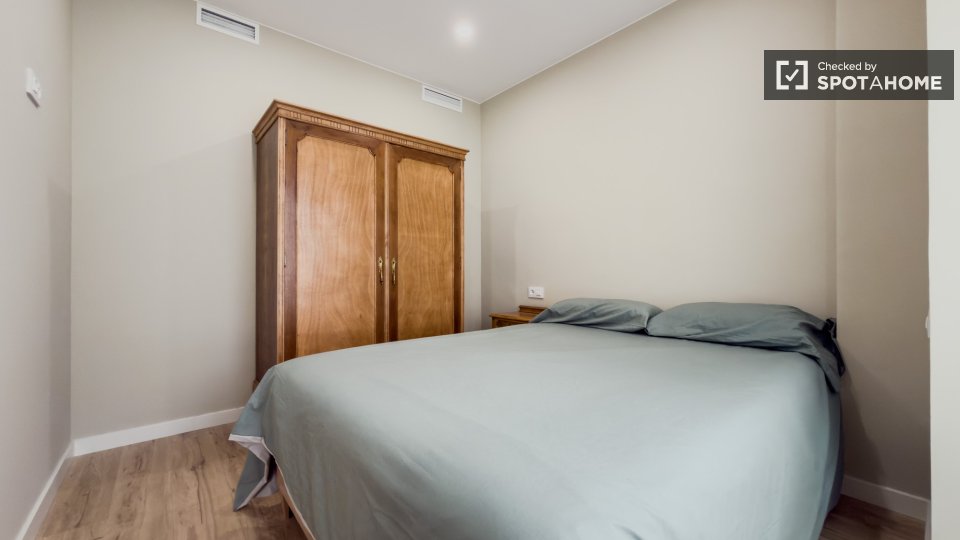 Double room Barcelona, 3 beds — photo 18