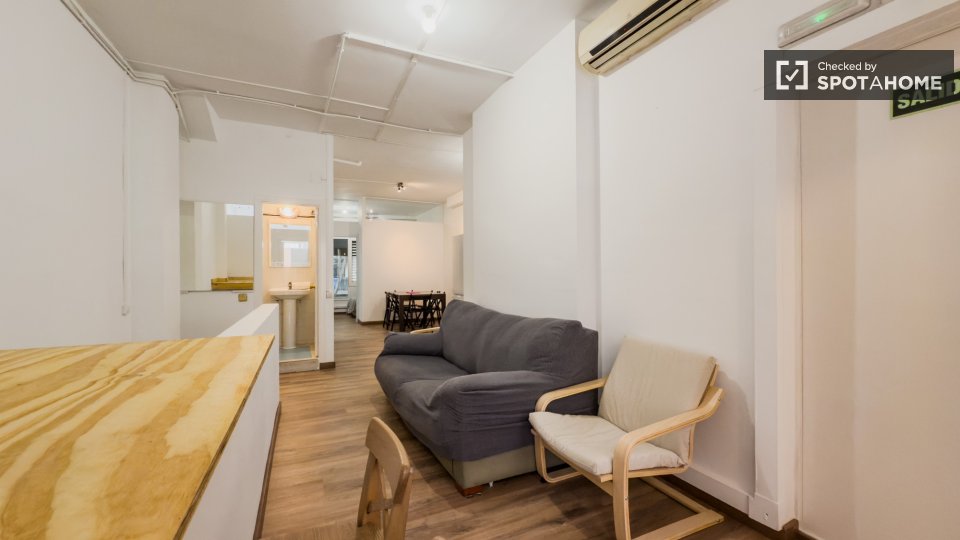 Apartment Barcelona, 5 beds, 110m² — photo 27