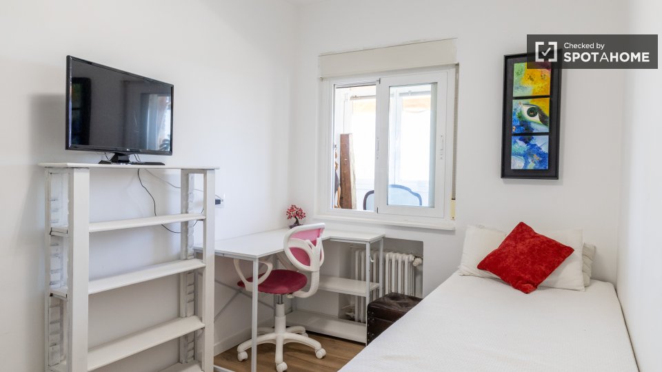 Double room Madrid, 3 beds — photo 13