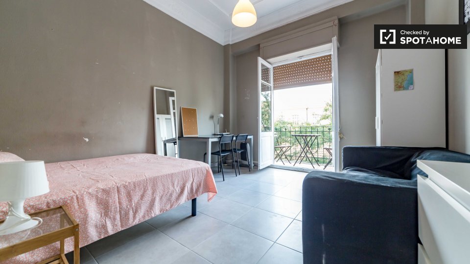 Double room Valencia, 5 beds, 130m² — photo 4