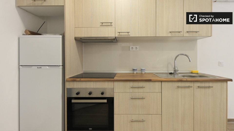 Comfortable one-bedroom apartment for rent in Sants, Barcelona. - a Barcellona