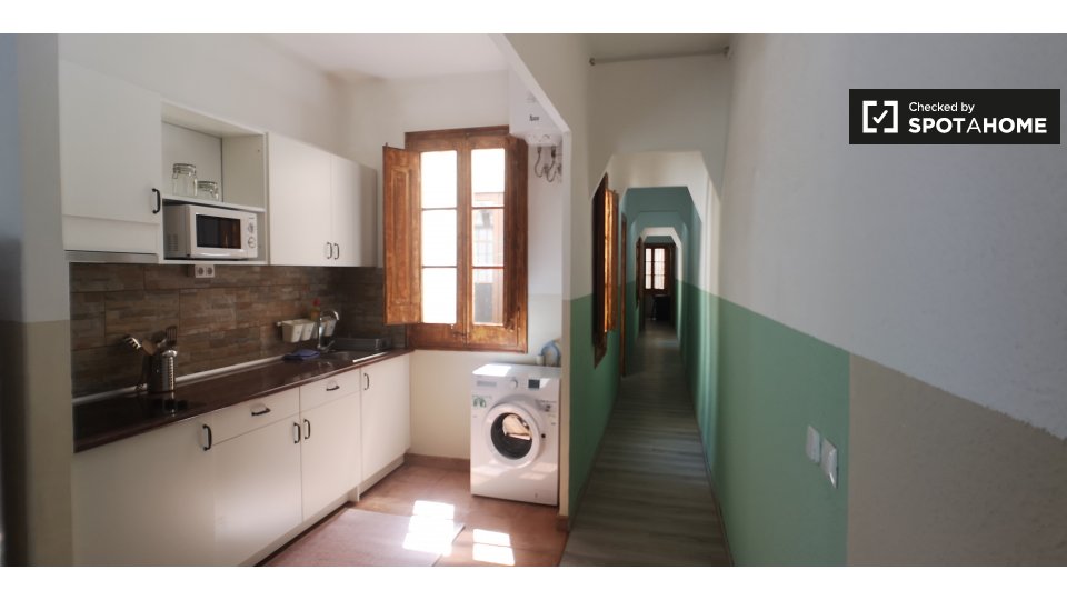 Double room Barcelona, 3 beds, 65m² — photo 6