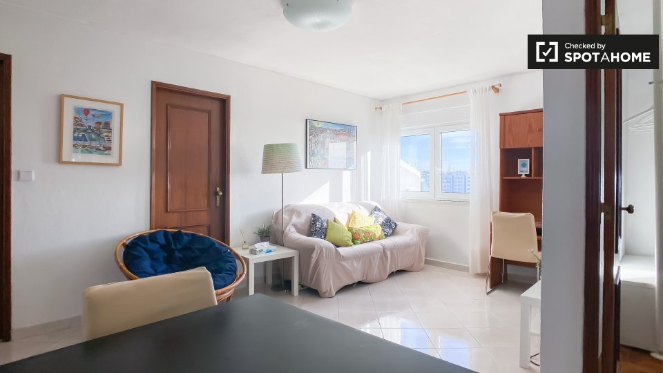 Apartment Lisbon, 2 beds, 70m² — photo 3