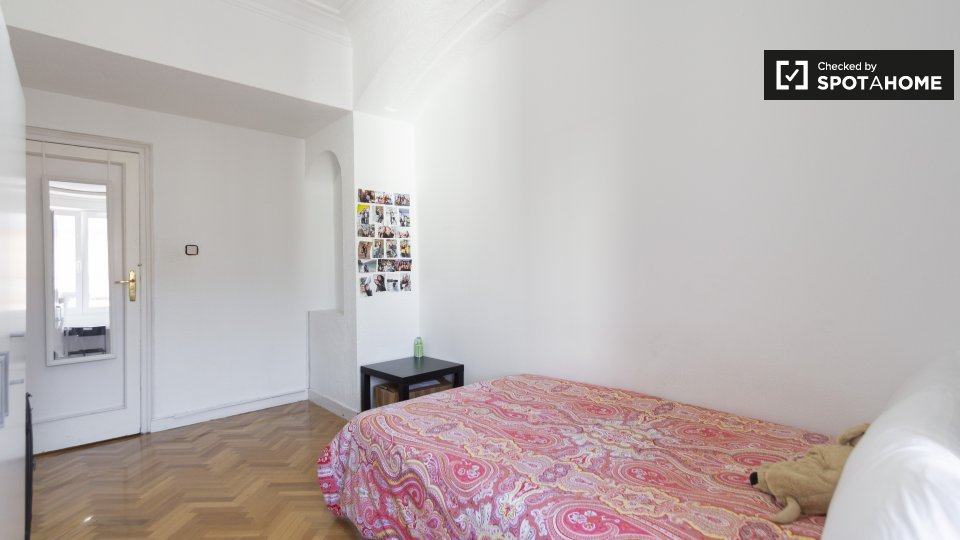Double room Madrid, 8 beds, 200m² — photo 4
