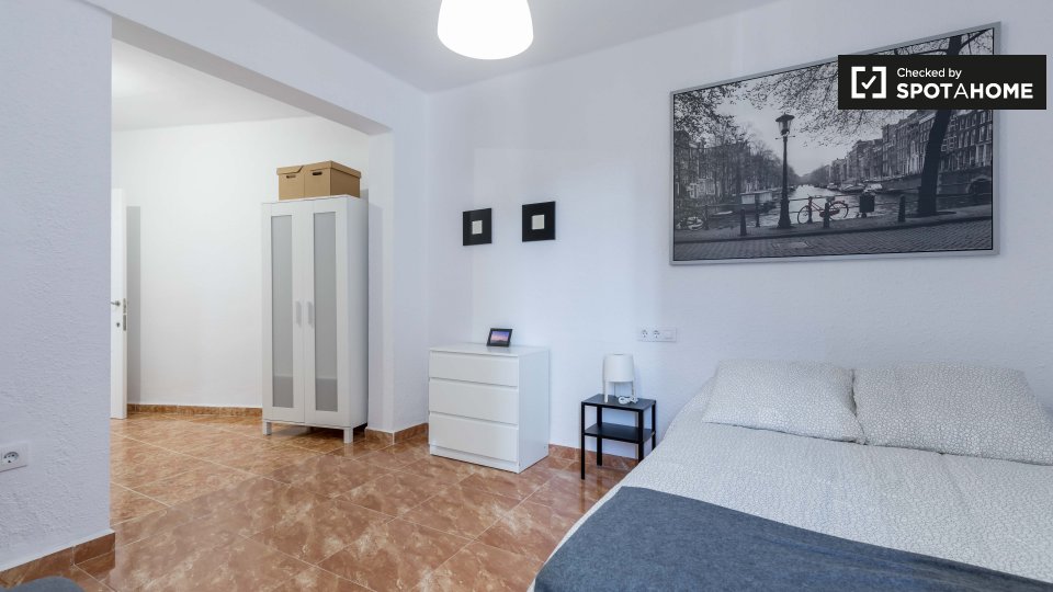 Double room Valencia, 4 beds, 100m² — photo 2