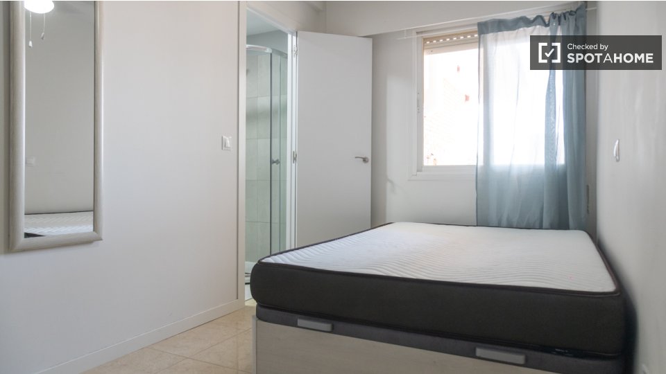 Double room Madrid, 5 beds — photo 26
