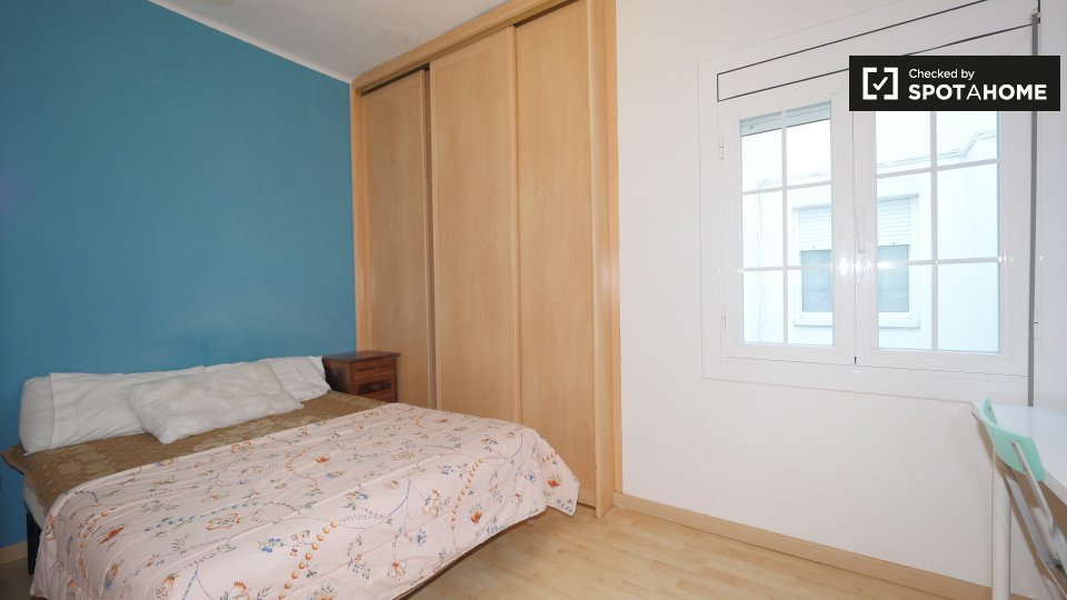Double room Barcelona, 3 beds, 75m² — photo 1