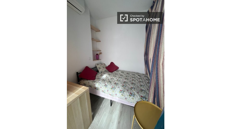 Double room Madrid, 4 beds — photo 11