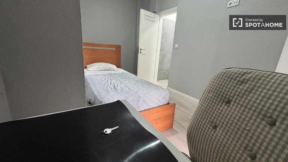 Double room Lisbon, 4 beds, 85m² — photo 43