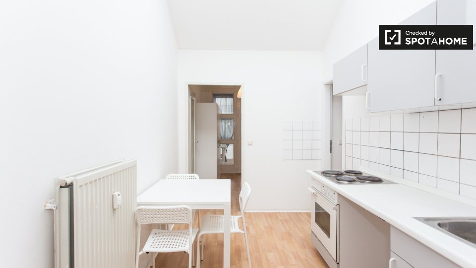 Double room Berlin, 3 beds, 67m² — photo 15