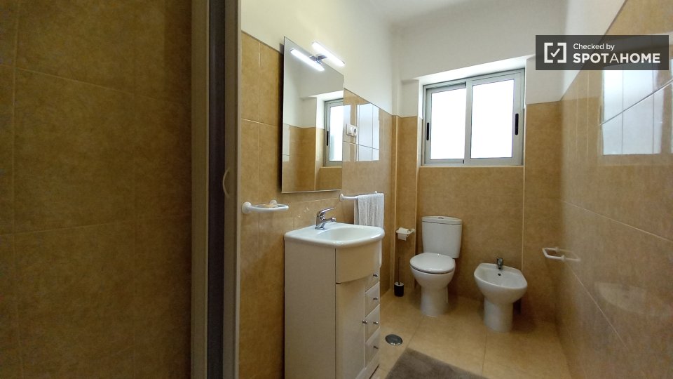 Double room Lisbon, 2 beds, 60m² — photo 4