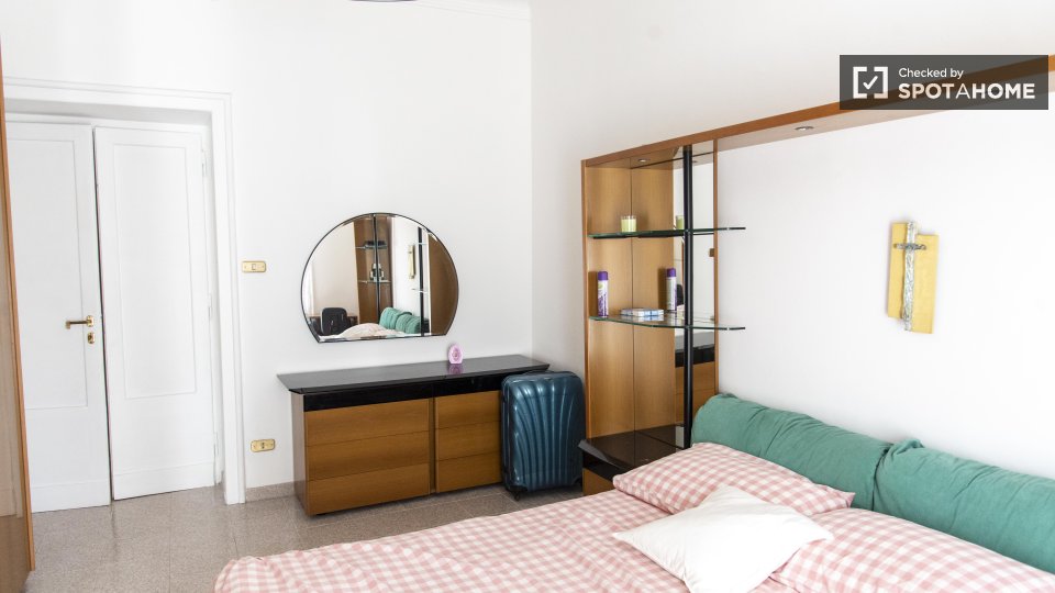 Double room Rome, 3 beds — photo 11