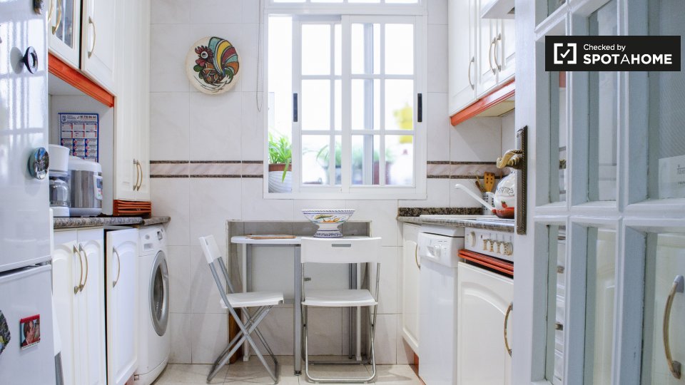 Double room Madrid, 3 beds, 100m² — photo 11