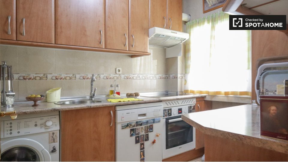 Double room Madrid, 3 beds — photo 17