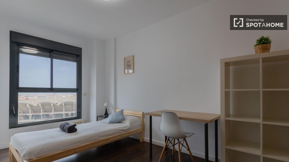 Apartment Valencia, 4 beds, 152m² — photo 19