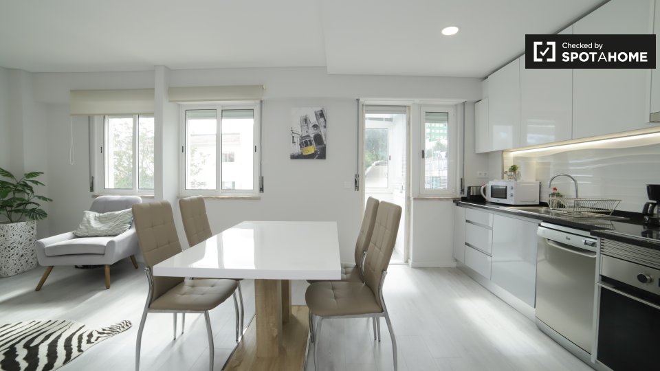 Apartment Lisbon, 1 bed, 200m² — photo 1