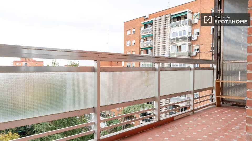 Double room Madrid, 5 beds — photo 15