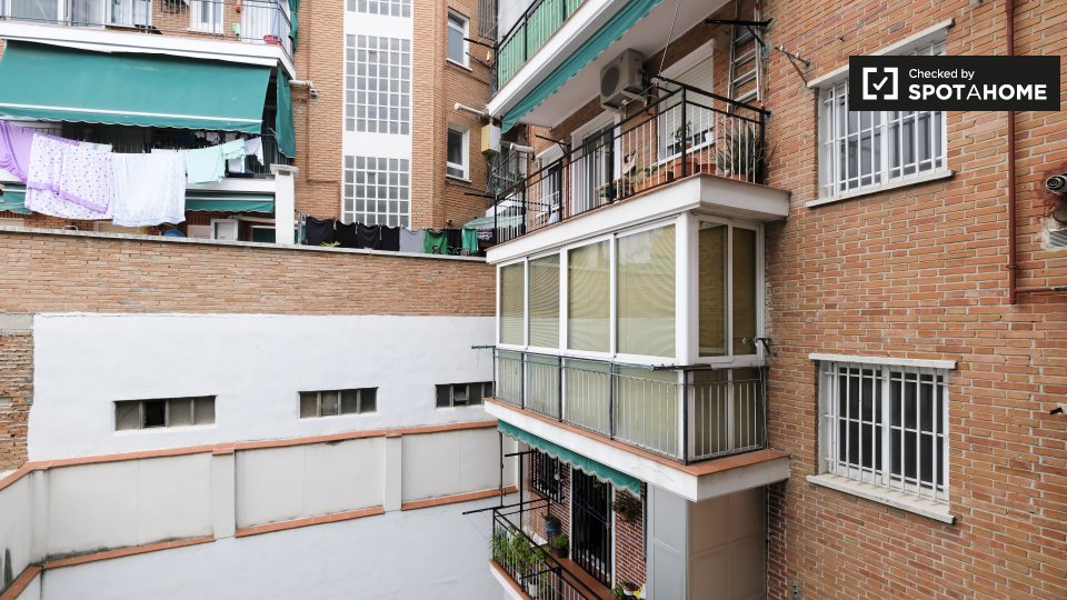 Double room Madrid, 4 beds, 70m² — photo 6
