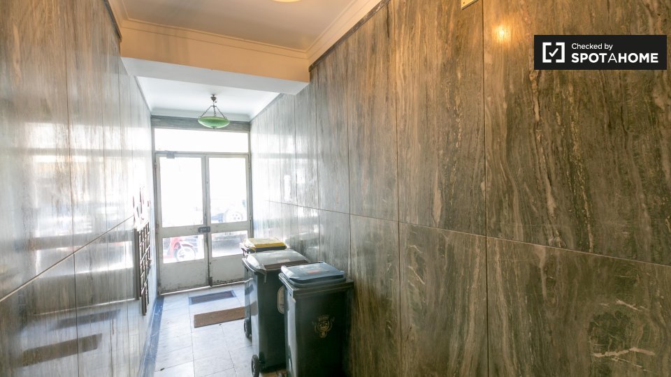 Double room Lisbon, 3 beds, 60m² — photo 13