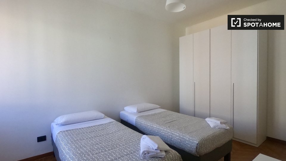 Double room Milan, 3 beds, 80m² — photo 3