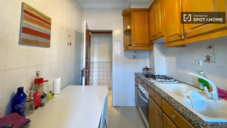 Double room Lisbon, 1 bed, 60m² — photo 28
