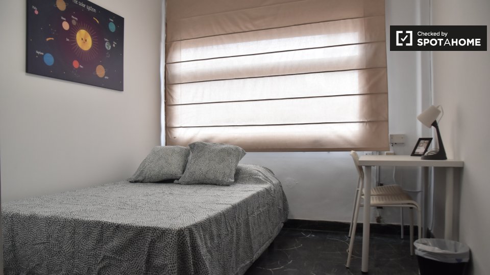 Double room Valencia, 5 beds, 43m² — photo 2