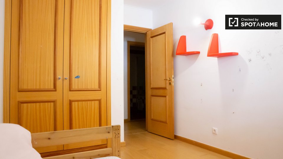 Double room Lisbon, 4 beds, 130m² — photo 4