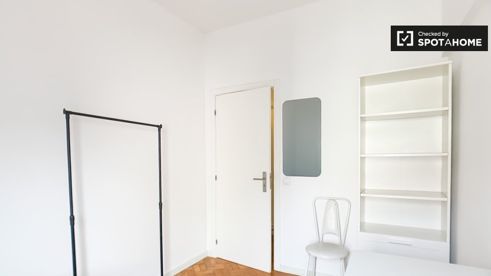 Double room Lisbon, 3 beds — photo 4