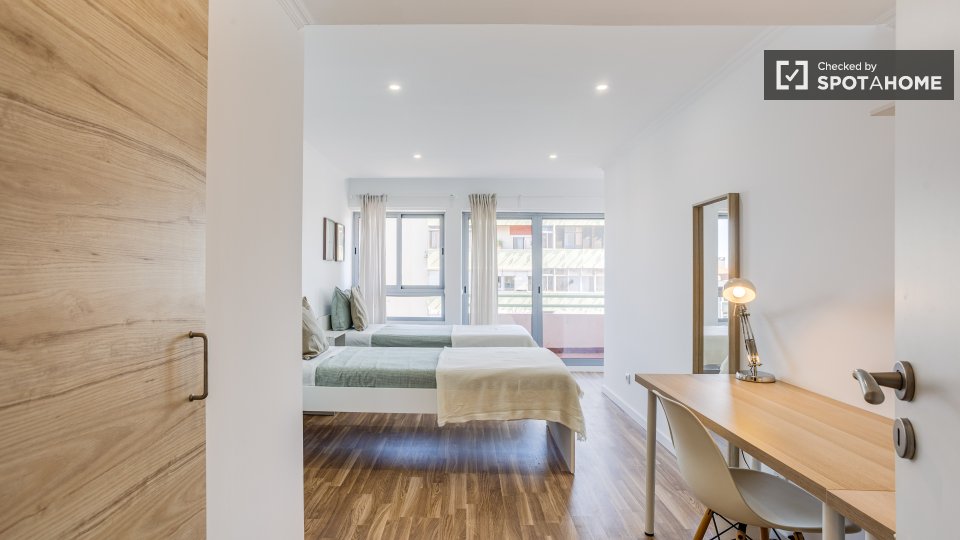 Double room Lisbon, 8 beds, 200m² — photo 1