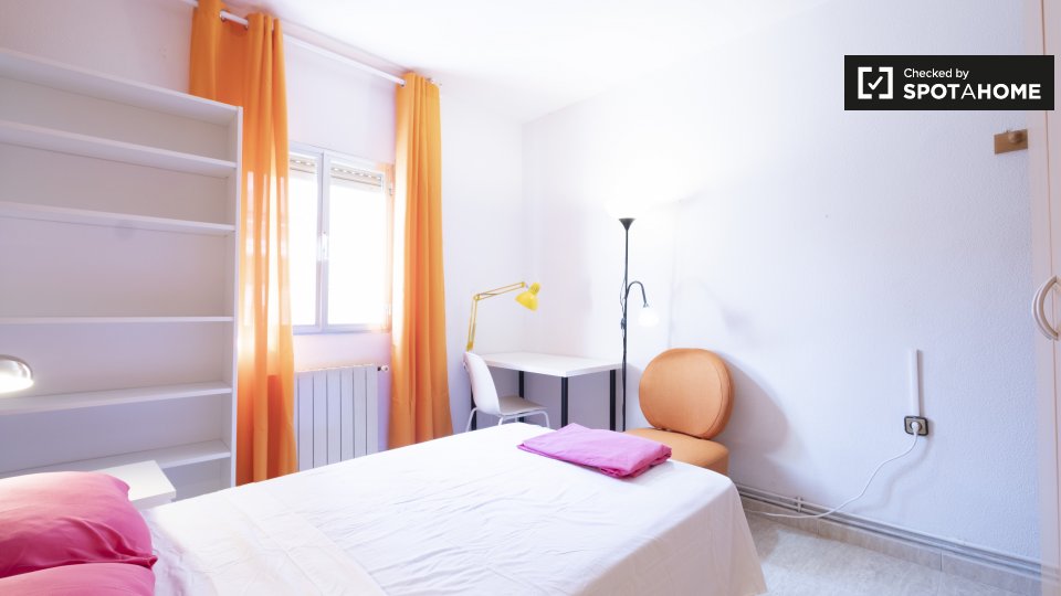 Double room Madrid, 4 beds, 80m² — photo 5