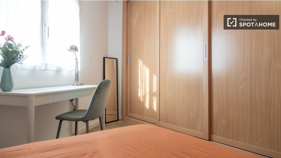 Double room Madrid, 4 beds, 85m² — photo 26