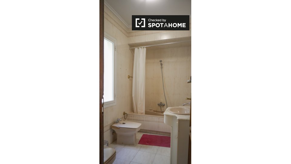 Double room Madrid, 6 beds, 200m² — photo 5