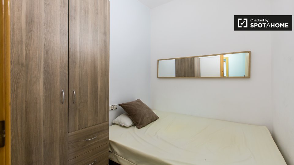 Apartment Barcelona, 3 beds, 60m² — photo 9