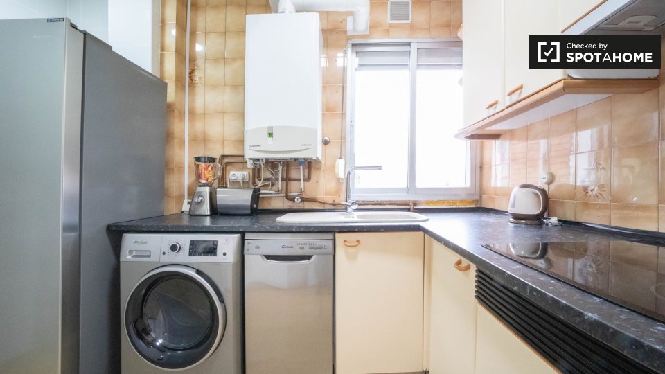Double room Madrid, 5 beds, 110m² — photo 10
