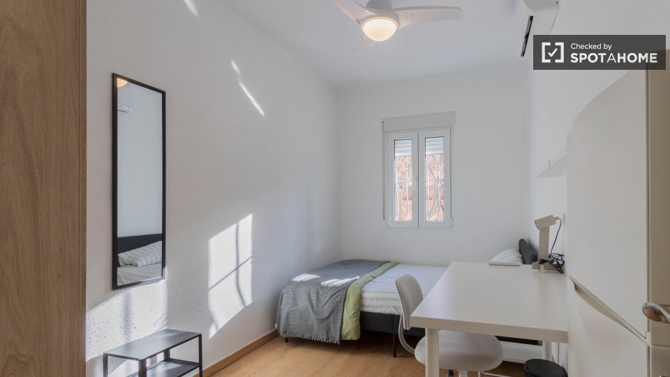 Double room Valencia, 3 beds — photo 6