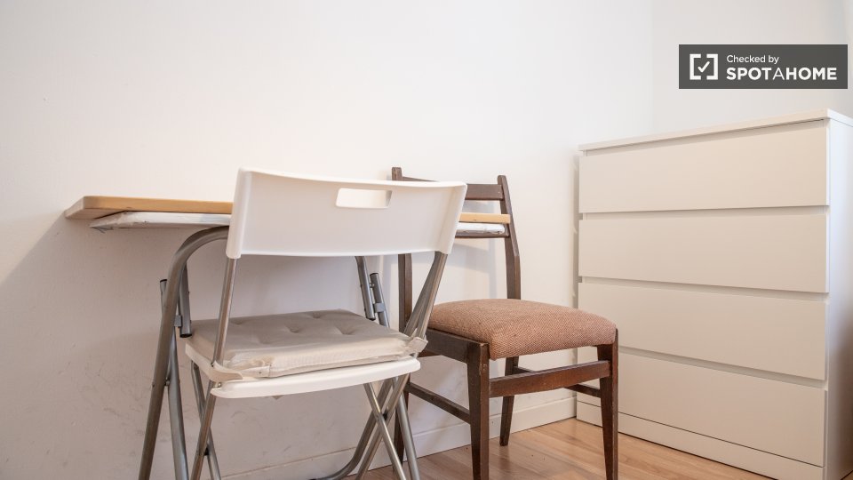 Double room Madrid, 3 beds, 50m² — photo 5