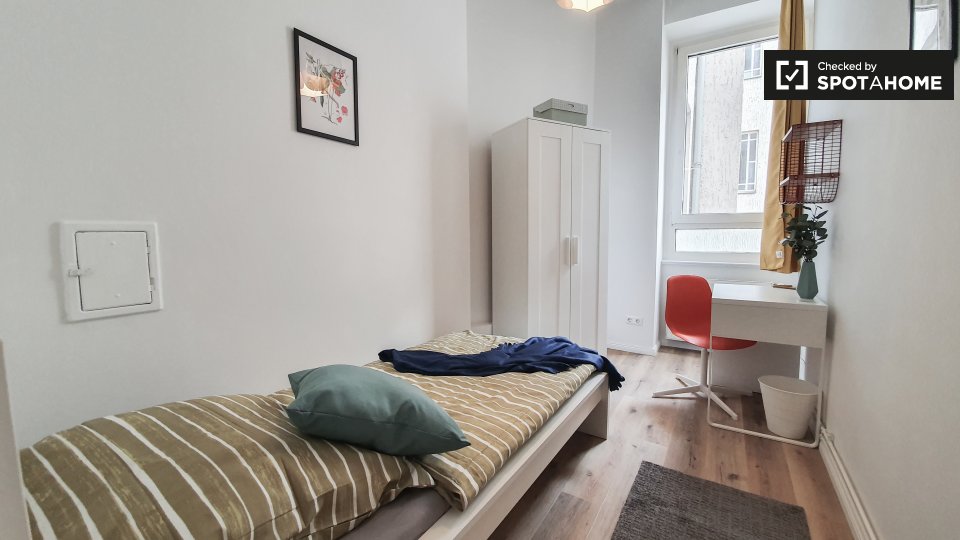 Double room Berlin, 3 beds — photo 13
