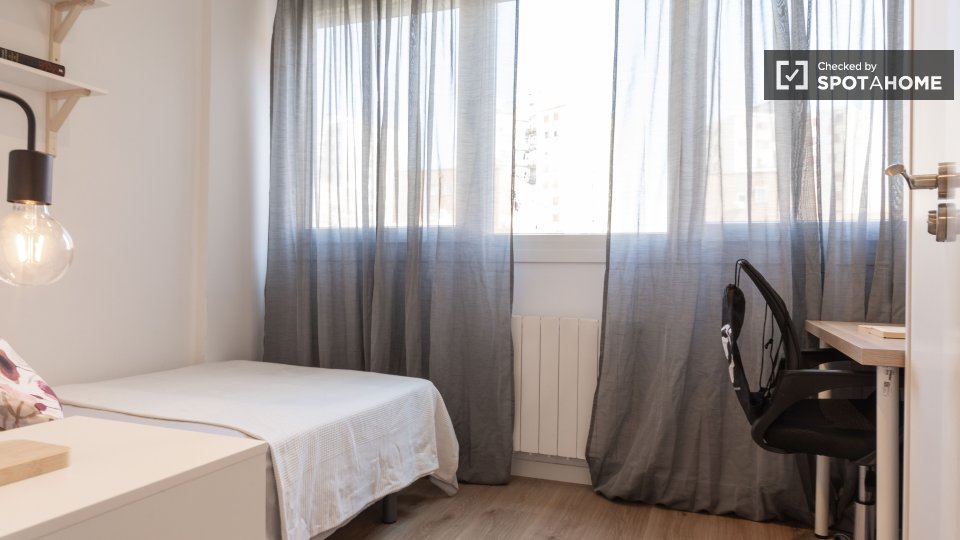 Double room Madrid, 4 beds — photo 13