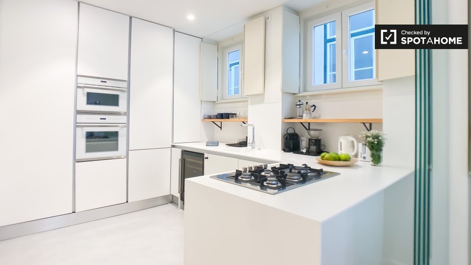 Apartment Lisbon, 2 beds, 130m² — photo 10
