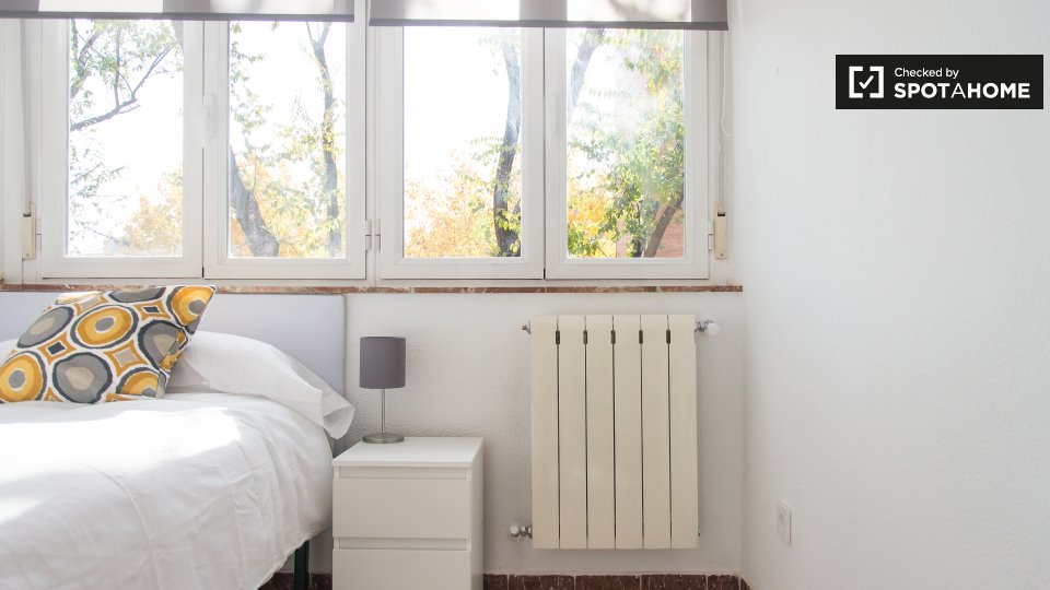 Double room Madrid, 4 beds, 74m² — photo 3
