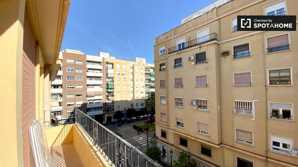 Double room Valencia, 3 beds — photo 8