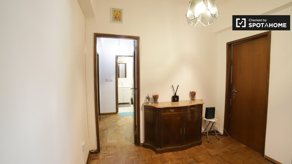 Double room Lisbon, 3 beds, 150m² — photo 4