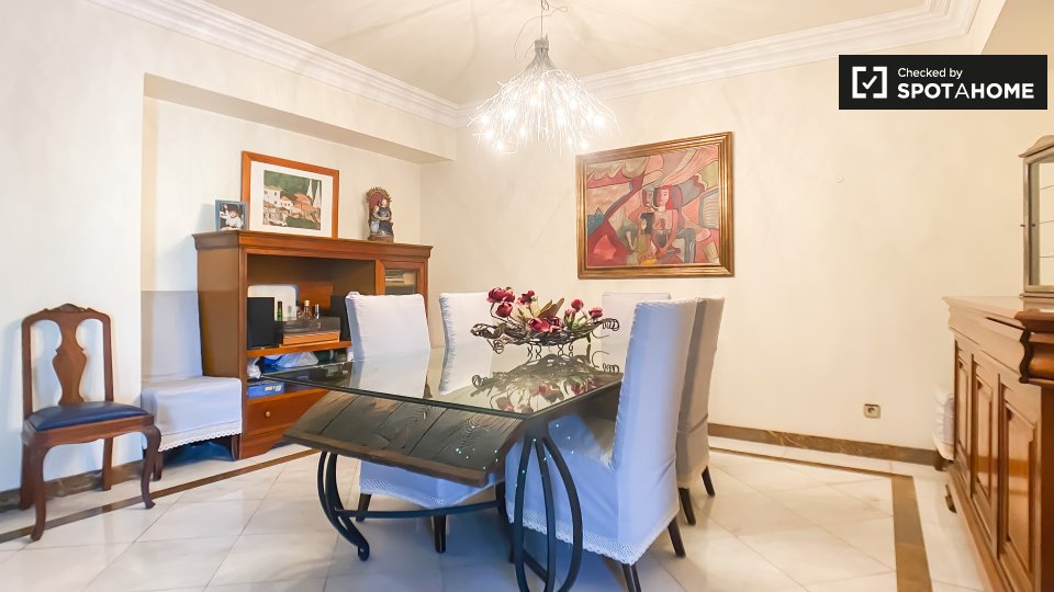 Double room Lisbon, 4 beds, 180m² — photo 9