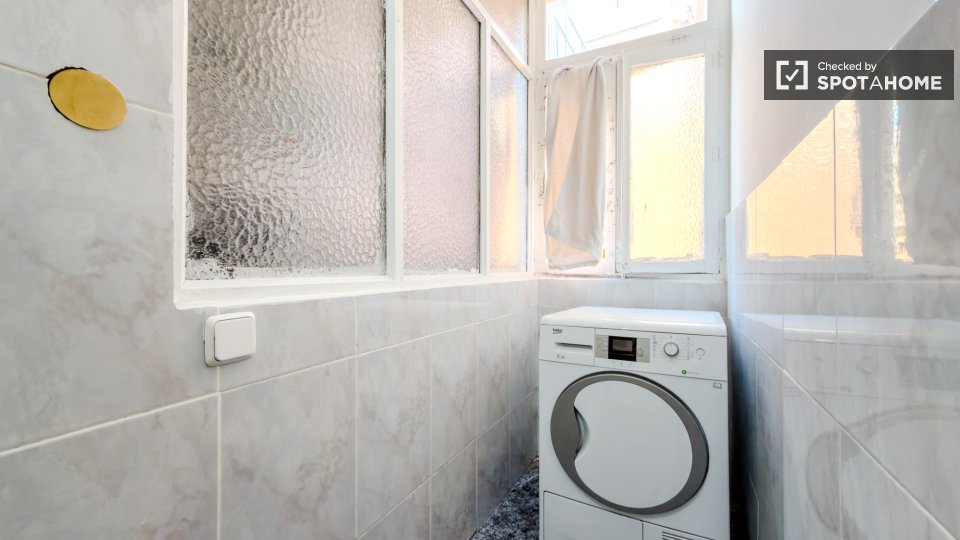 Apartment Barcelona, 3 beds, 70m² — photo 18