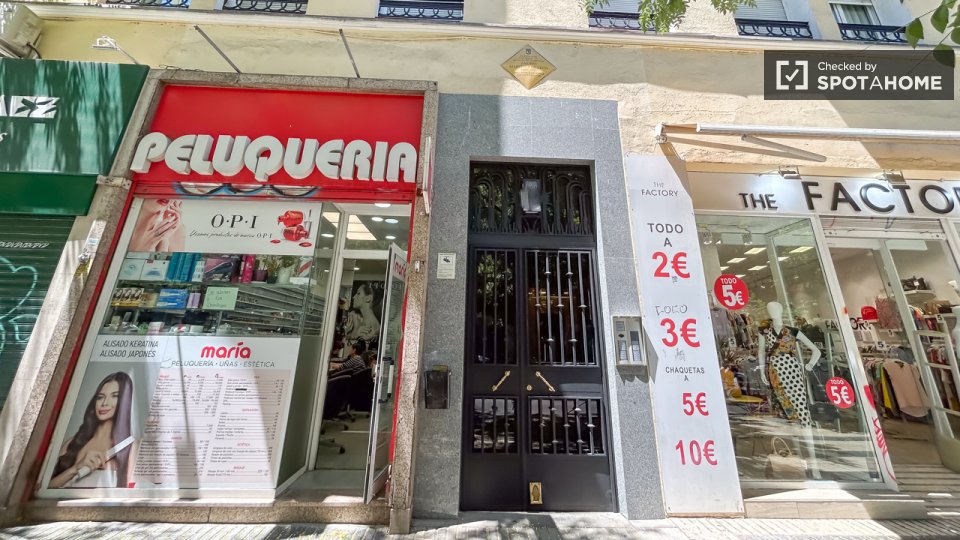 Double room Madrid, 7 beds — photo 22