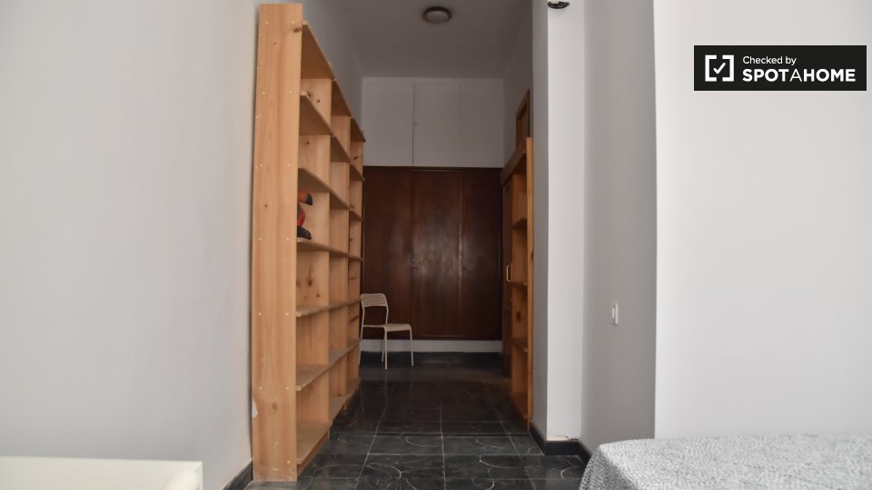 Double room Valencia, 5 beds, 43m² — photo 4